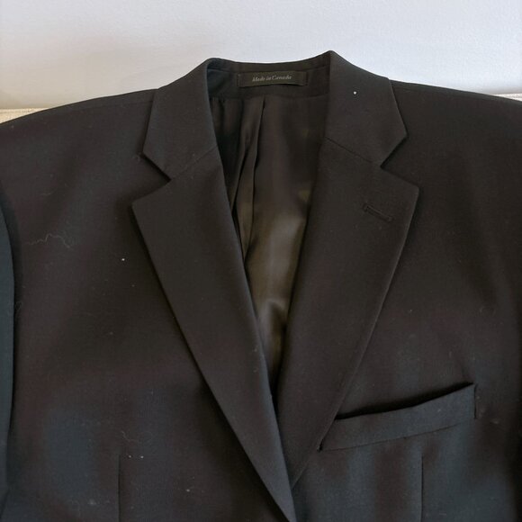 95% NEW MENS DKNY SUIT - Picture 11 of 11